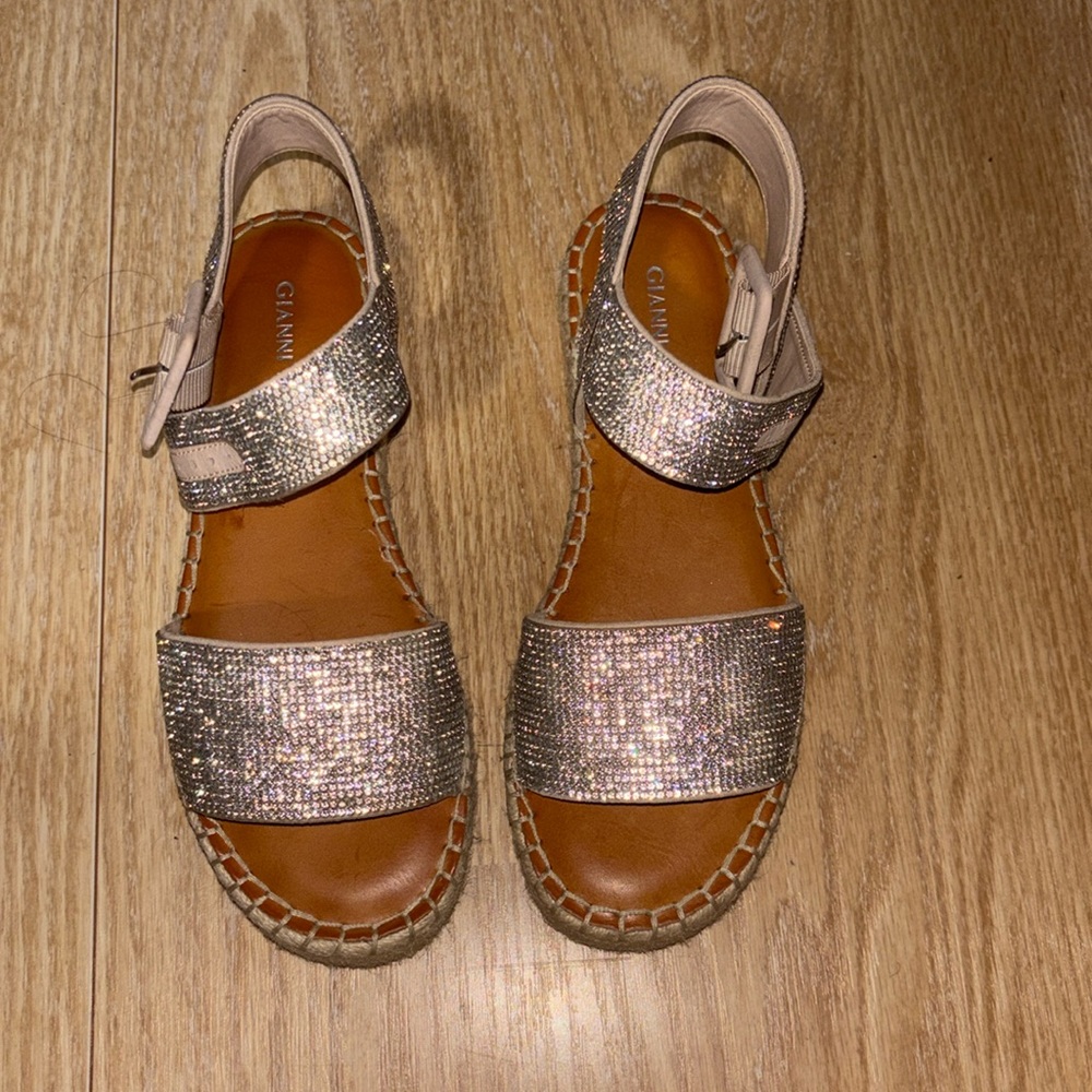 Gianni Bini platform sandals